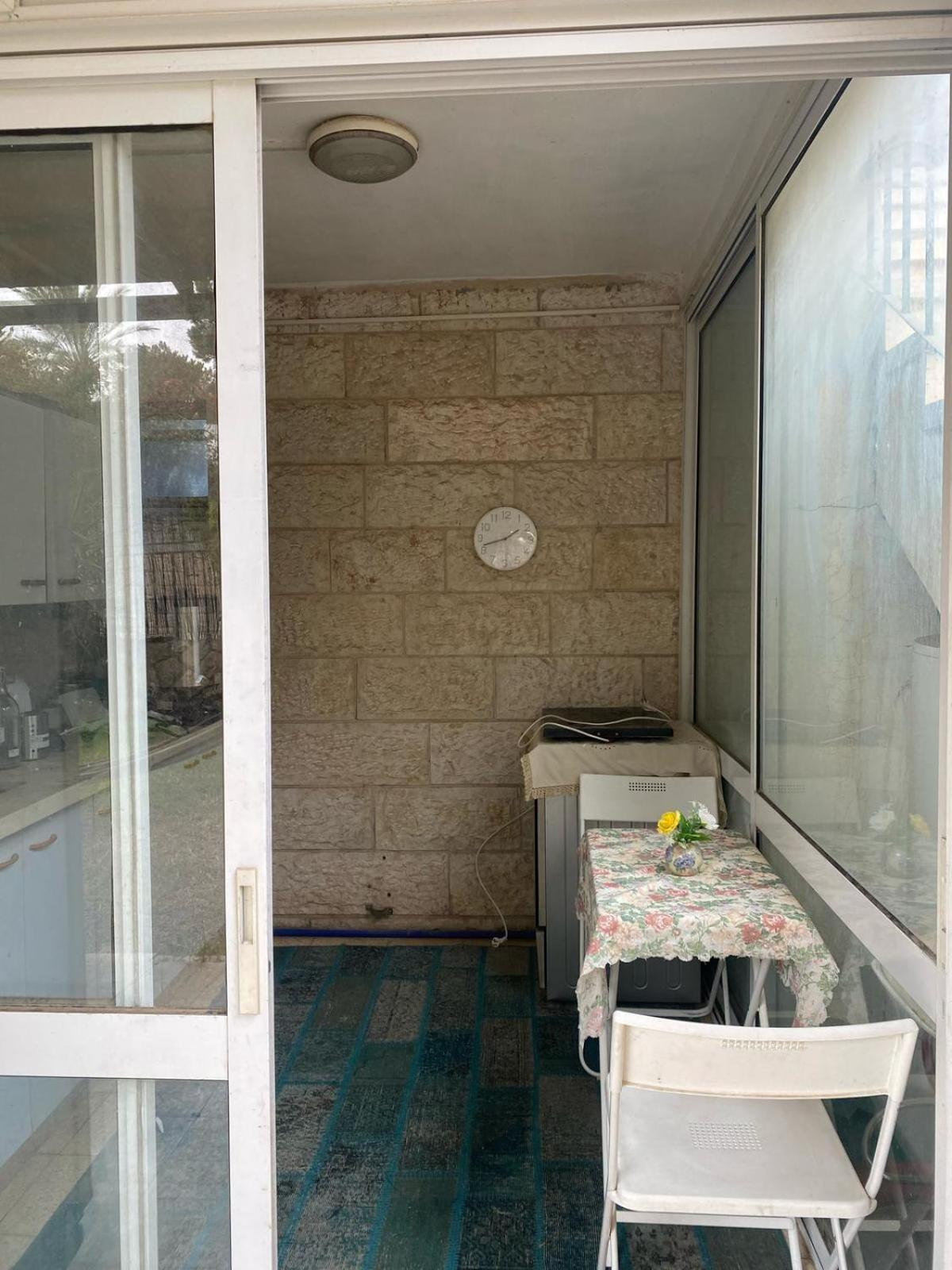דירת גן מרווחת במיקום מעולה עם נטפליקס חינמי Apartment Ma'ale Adumim Exterior photo